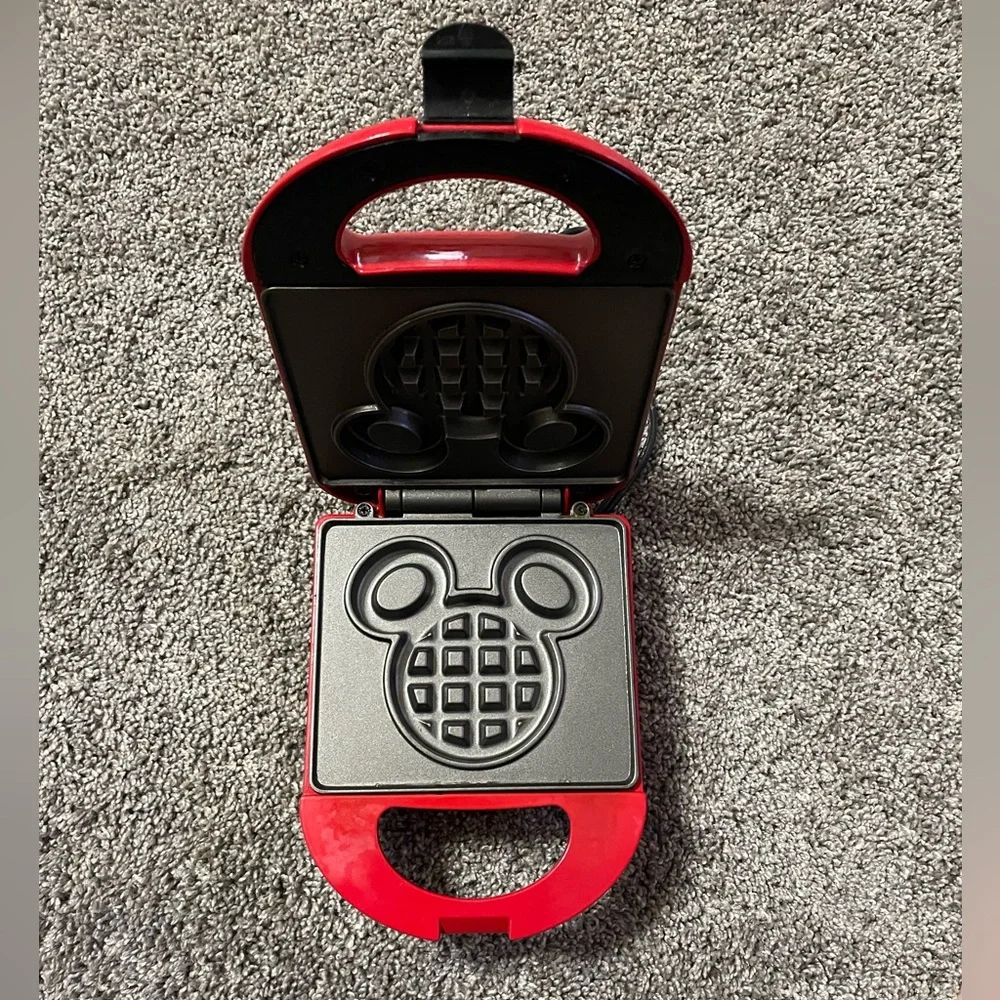 Disney Waffle Maker‎ Mickey Mouse w Red/Black like new clean condition mini